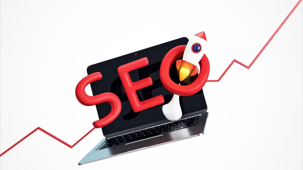 מחשב נייד על רקע לבן והכיתוב seo בגדול עם גרף שעולה למעלה