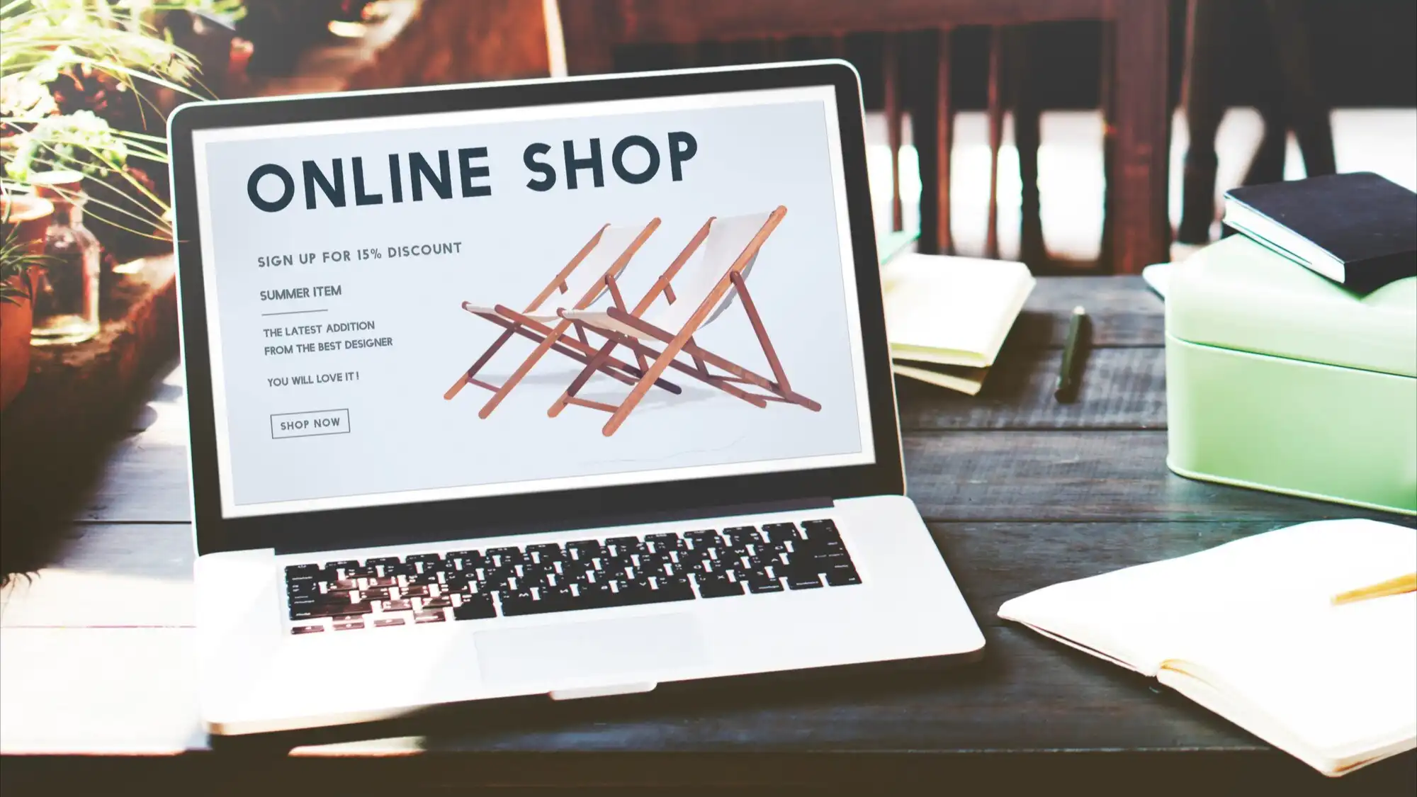 מסך מחשב עם חנות אונליין על הצג